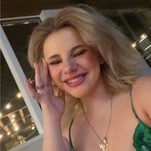 Meet your Posher, Bella